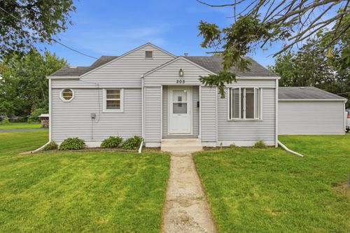 203 Pearl Ave, Loves Park, IL, 61111-5028 | Card Image