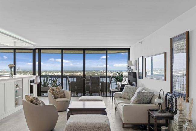 APT-1902 - 1900 Consulate Pl, Condo with 2 bedrooms, 2 bathrooms and null parking in West Palm Beach FL | Image 14