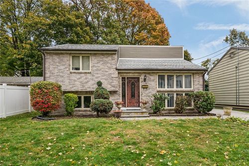 153 Morris St, Cumberland, RI, 02864-6537 | Card Image