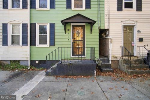 124 W Penn St, CARLISLE, PA, 17013-2326 | Card Image