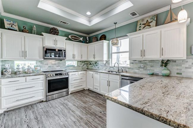 950 Seadrift Dr, House other with 5 bedrooms, 4 bathrooms and null parking in Crystal Beach TX | Image 4