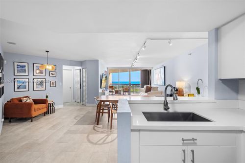 apt-302-6767 Collins Ave, Miami Beach, FL, 33141-3204 | Card Image