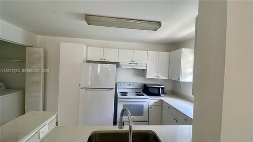 0-4071 Nw 87th Ave, Sunrise, FL, 33351-6586 | Card Image