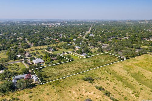 328 Morning Glory Dr, Fredericksburg, TX, 78624-6732 | Card Image