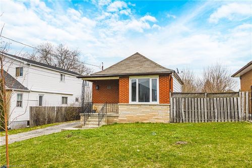 22 Worsley Rd, Stoney Creek, ON, L8E2E7 | Card Image