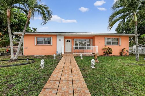 500 E 30th St, Hialeah, FL, 33013-3327 | Card Image