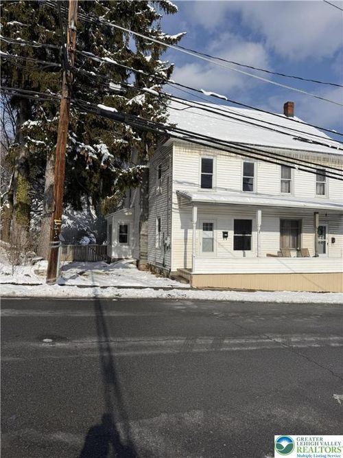 527 Pennsylvania Ave, Bangor, PA, 18013-1841 | Card Image