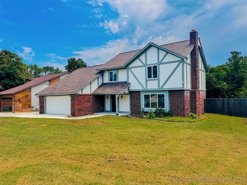 2502 Driftwood Dr, Claremore, OK, 74017-4822 | Card Image