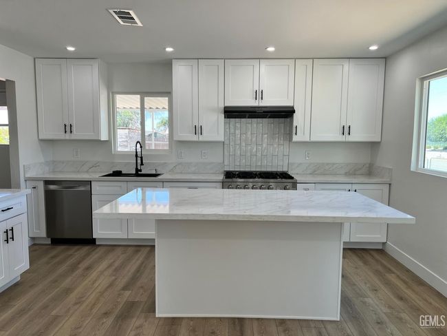 4145 Shawn St, House other with 3 bedrooms, 2 bathrooms and null parking in Bakersfield CA | Image 6