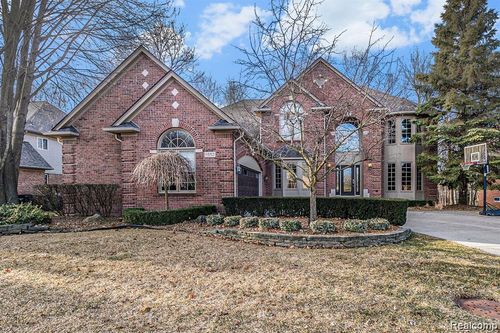 6652 Chianti Ct, Shelby Township, MI, 48316-5073 | Card Image
