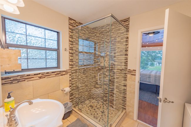 108 E Barker Creek Dr, House other with 3 bedrooms, 2 bathrooms and null parking in Scroggins TX | Image 13