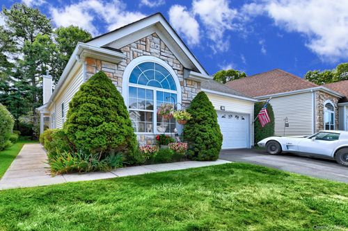 428 Leisure Dr, Ridge, NY, 11961-1656 | Card Image