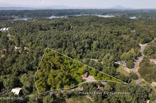 2607 Windfall Estates Dr, Sevierville, TN, 37876-0931 | Card Image