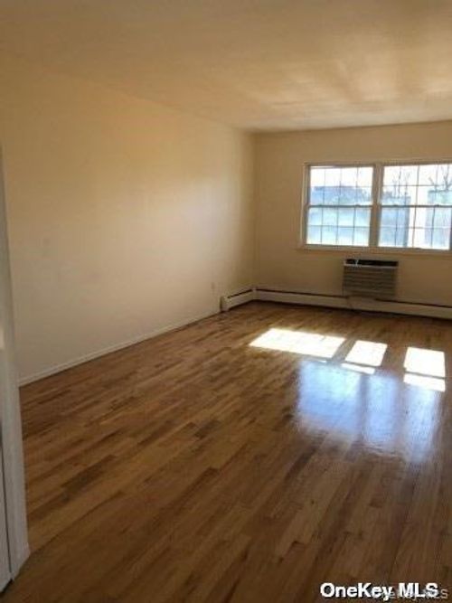 3-212 41st Ave, Bayside, NY, 11361-2032 | Card Image