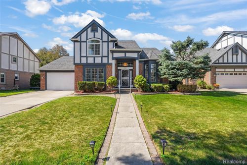 441 Parkview Drive Drive, Detroit, MI, 48214 | Card Image