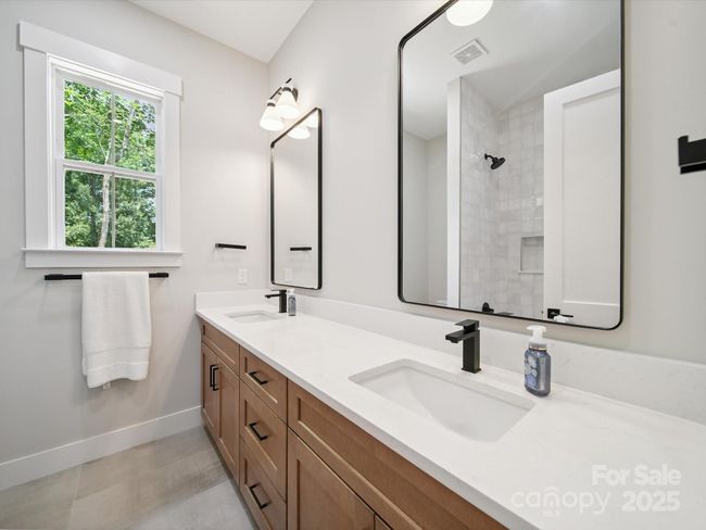 Main Level Full Bath | Image 34