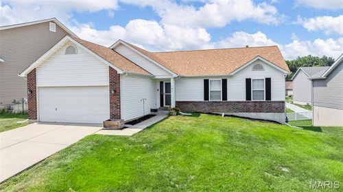 141 Majestic Lakes Blvd, Moscow Mills, MO, 63362-1876 | Card Image