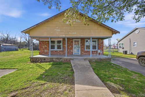 705 S Strong, McAlester, OK, 74501 | Card Image