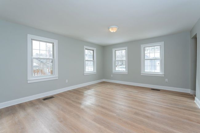 7 Elm St, House other with 3 bedrooms, 3 bathrooms and null parking in Newton NH | Image 5