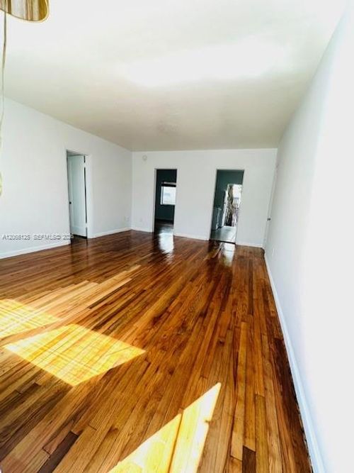 2-821 W 39th Street, Miami Beach, FL, 33140 | Card Image