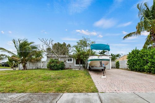 5801 3rd Ave, Oakland Park, FL, 33334-1827 | Card Image