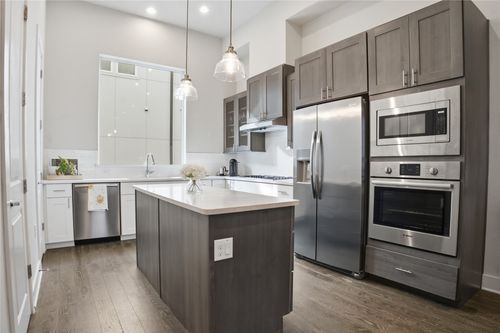 6-1411 Town Creek Dr, Austin, TX, 78741-1507 | Card Image