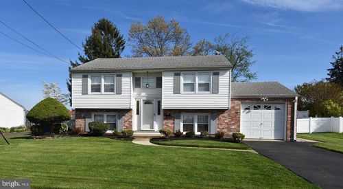 17 Cynwyd Dr, BURLINGTON TOWNSHIP, NJ, 08016-2357 | Card Image