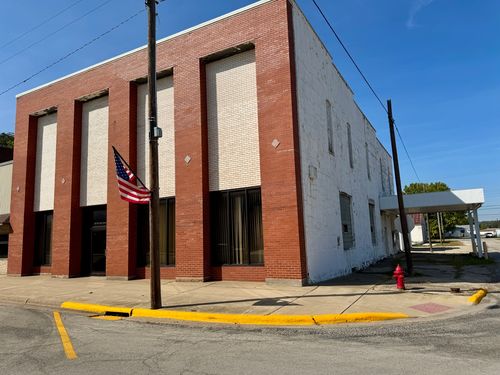 100 W Main St, Tiskilwa, IL, 61368-9652 | Card Image