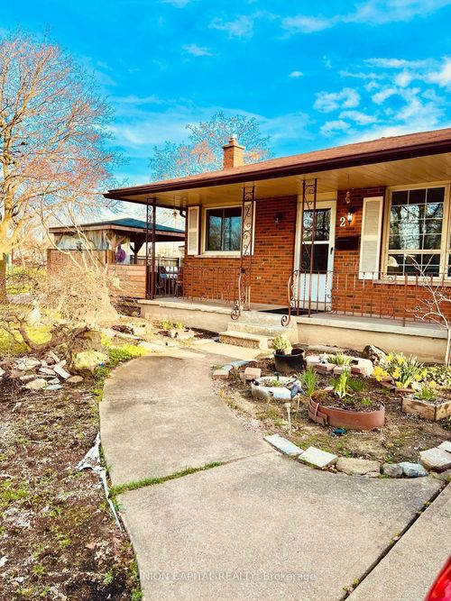 2 Shetland Cres, Saint Catharines, ON, L2P3P7 | Card Image