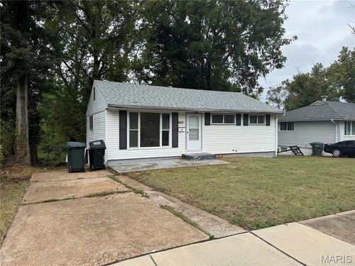 5633 Parchester Dr, Normandy, MO, 63121-1337 | Card Image