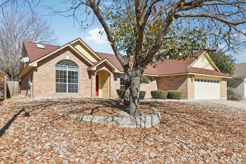 632 Oak Valley Dr, Kerrville, TX, 78028-6617 | Card Image