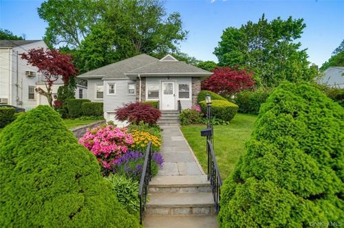 42 Beverly Rd, Yonkers, NY, 10710-3432 | Card Image