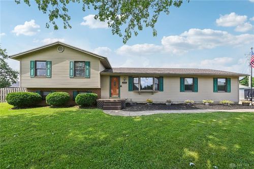 1069 Shirley Dr, Xenia, OH, 45385-1429 | Card Image