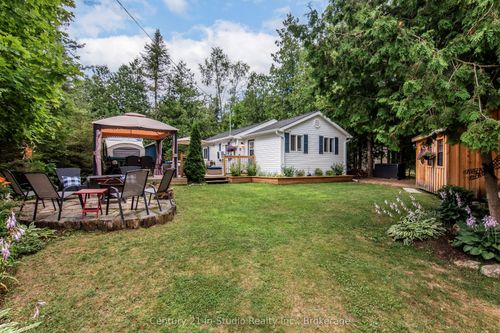 2 Hamilton Pl, Sauble Beach, ON, N0H2G0 | Card Image