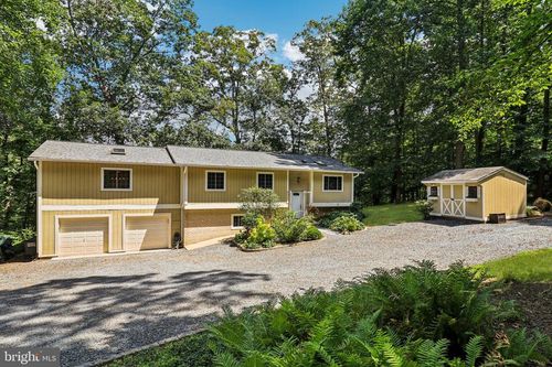 8023 Lake Dr, MANASSAS, VA, 20111-1935 | Card Image