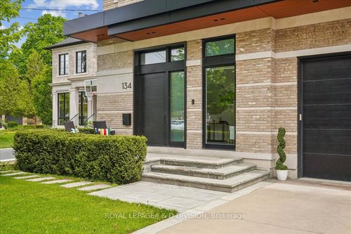 134 Rykert Cres, East York, ON, M4G2S9 | Card Image