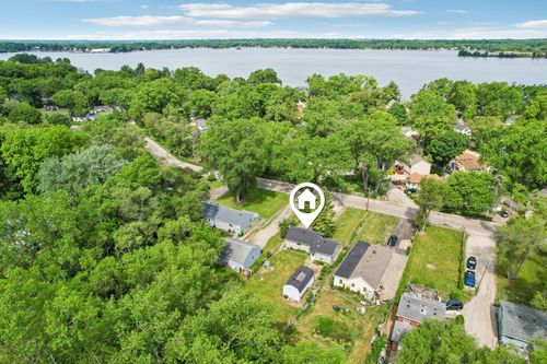 79 Eagle Point Rd, Fox Lake, IL, 60020-1713 | Card Image