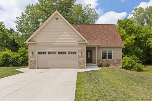 3326 Pender Ct, Adrian, MI, 49221-2795 | Card Image