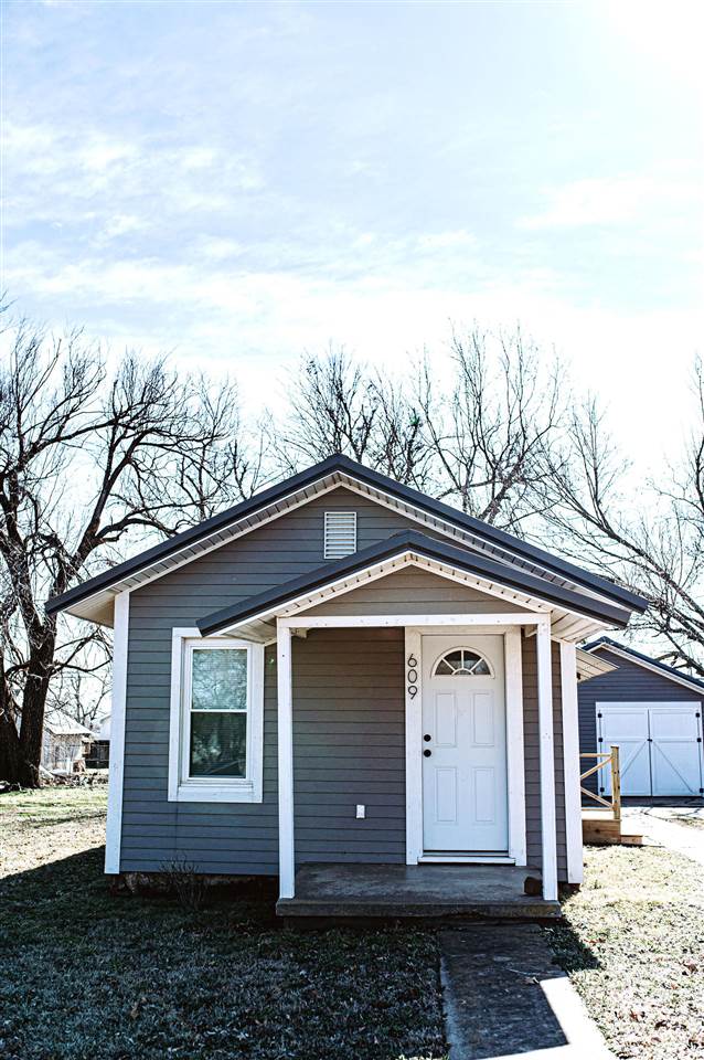 Maple St, Cushing, OK 74023