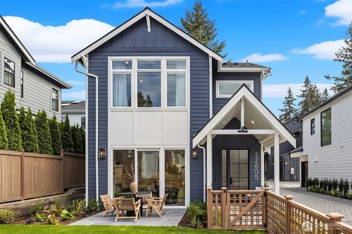 12605 Ne 80th St, Kirkland, WA, 98033-8211 | Card Image