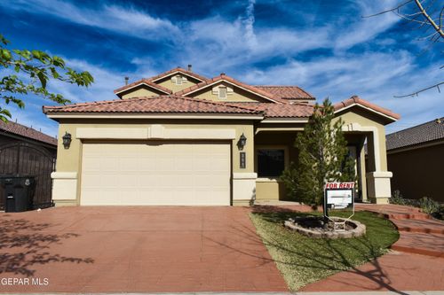 300 Saltford Dr, Horizon City, TX, 79928-6226 | Card Image