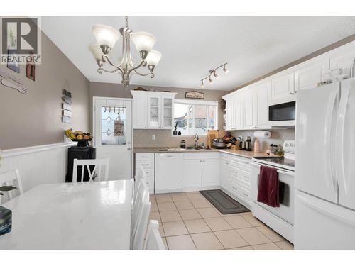 28-800 Valhalla Dr, Kamloops, BC, V2B1R8 | Card Image