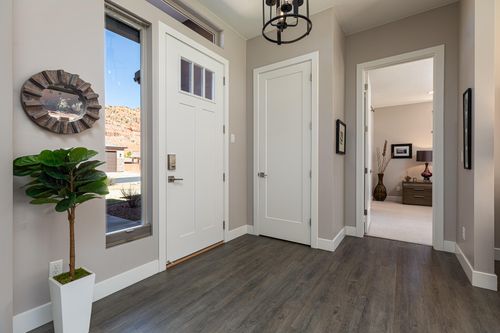 484 E Mohawk Dr, Kanab, UT, 84741-3379 | Card Image