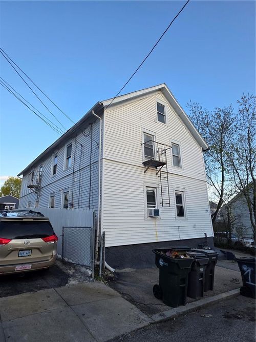 9 Hannah St, Providence, RI, 02909-3146 | Card Image