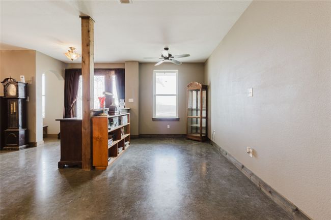 161 Hcr 1150, House other with 3 bedrooms, 3 bathrooms and null parking in Blum TX | Image 8
