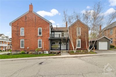 140 King St E, Townhouse with 4 bedrooms, 4 bathrooms and 2 parking in Brockville ON | Image 3