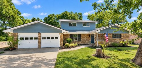 924 Wade Dr, Bedford, TX, 76022-7451 | Card Image