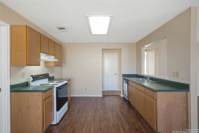 8023 Chestnut Cedar Dr, House other with 3 bedrooms, 3 bathrooms and null parking in Converse TX | Image 9