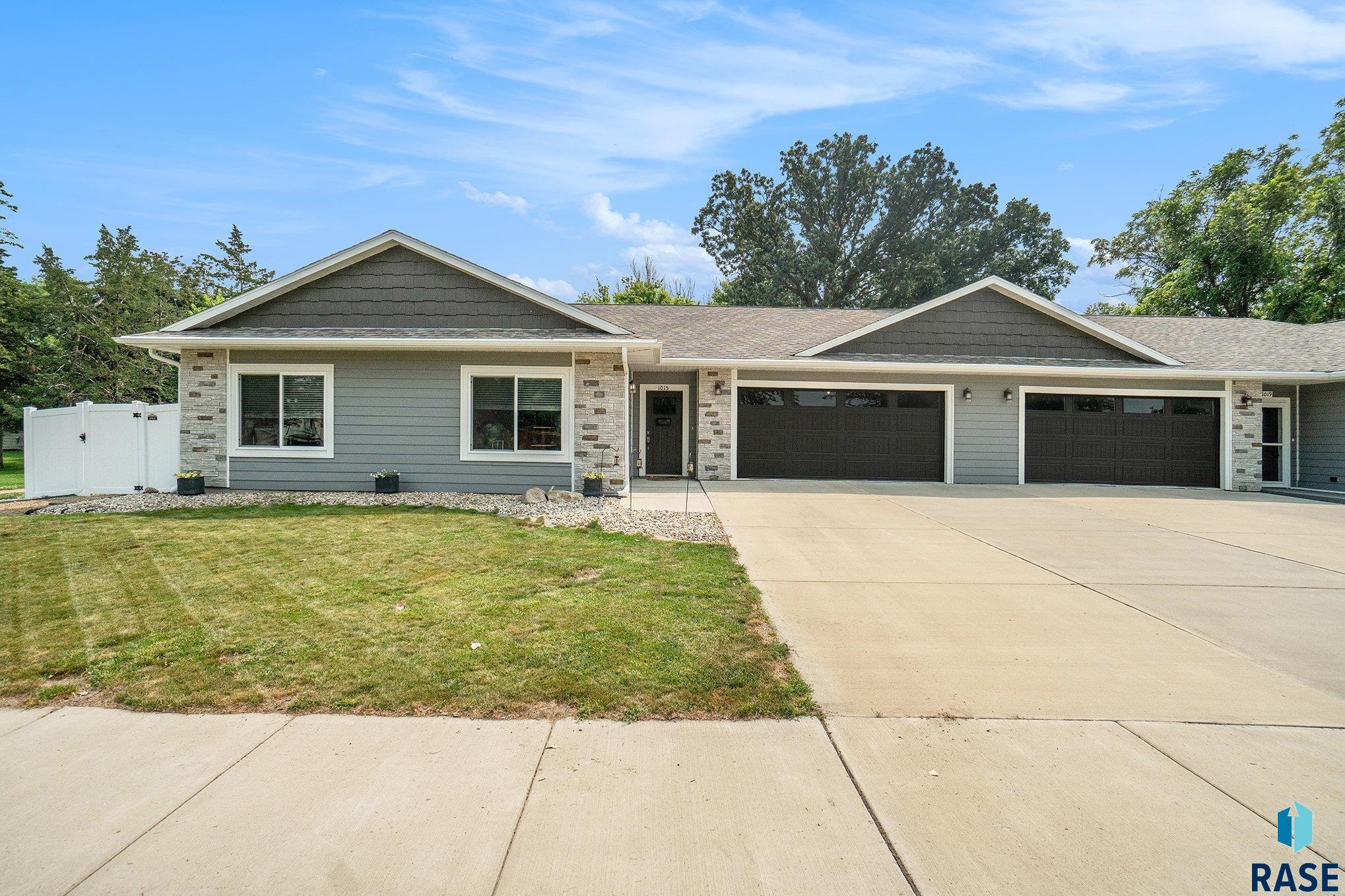 4th St, Madison, SD 57042