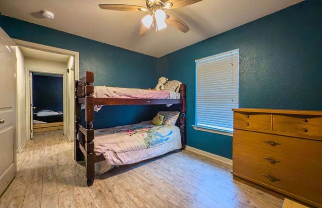310 N Bermuda St, House other with 3 bedrooms, 2 bathrooms and null parking in Lacy Lakeview TX | Image 26